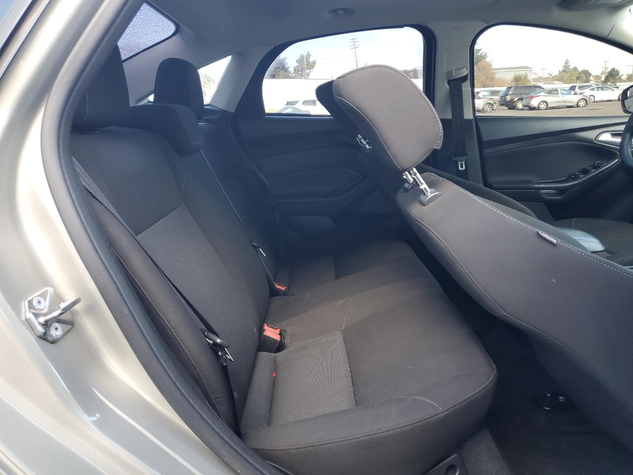 2015 Ford Focus Se VIN: 1FADP3F21FL201801 Lot: 92219945