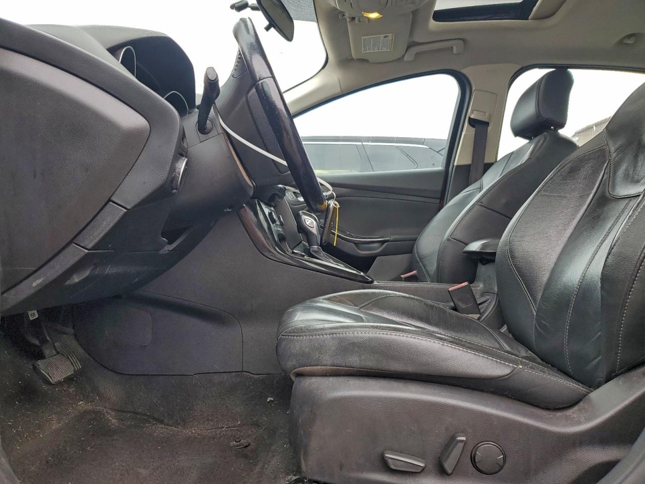 2016 Ford Focus Titanium VIN: 1FADP3J20GL256605 Lot: 93925575