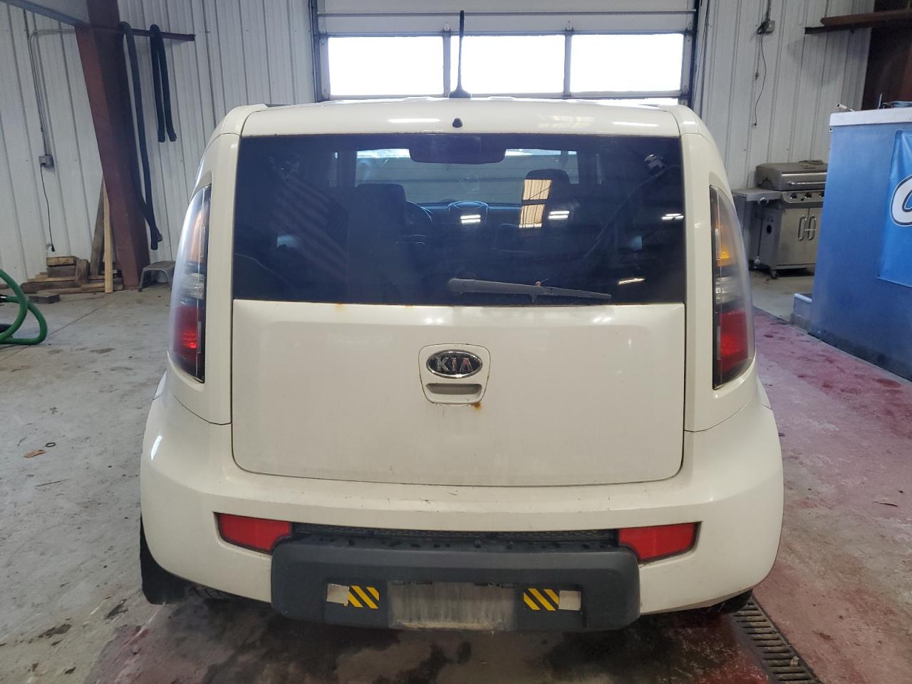 2011 Kia Soul + VIN: KNDJT2A22B7704329 Lot: 93316135