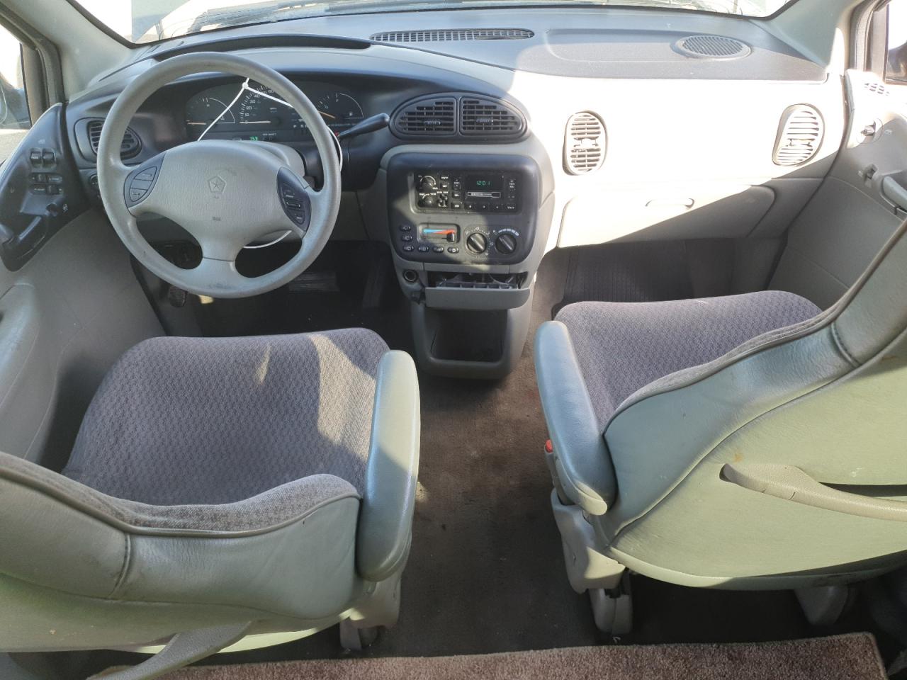 2000 Chrysler Voyager VIN: 2C4FJ25B4YR867593 Lot: 93505505