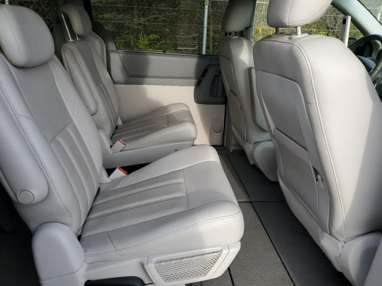 2008 Chrysler Town & Country Touring VIN: 2A8HR54P08R695622 Lot: 91935775