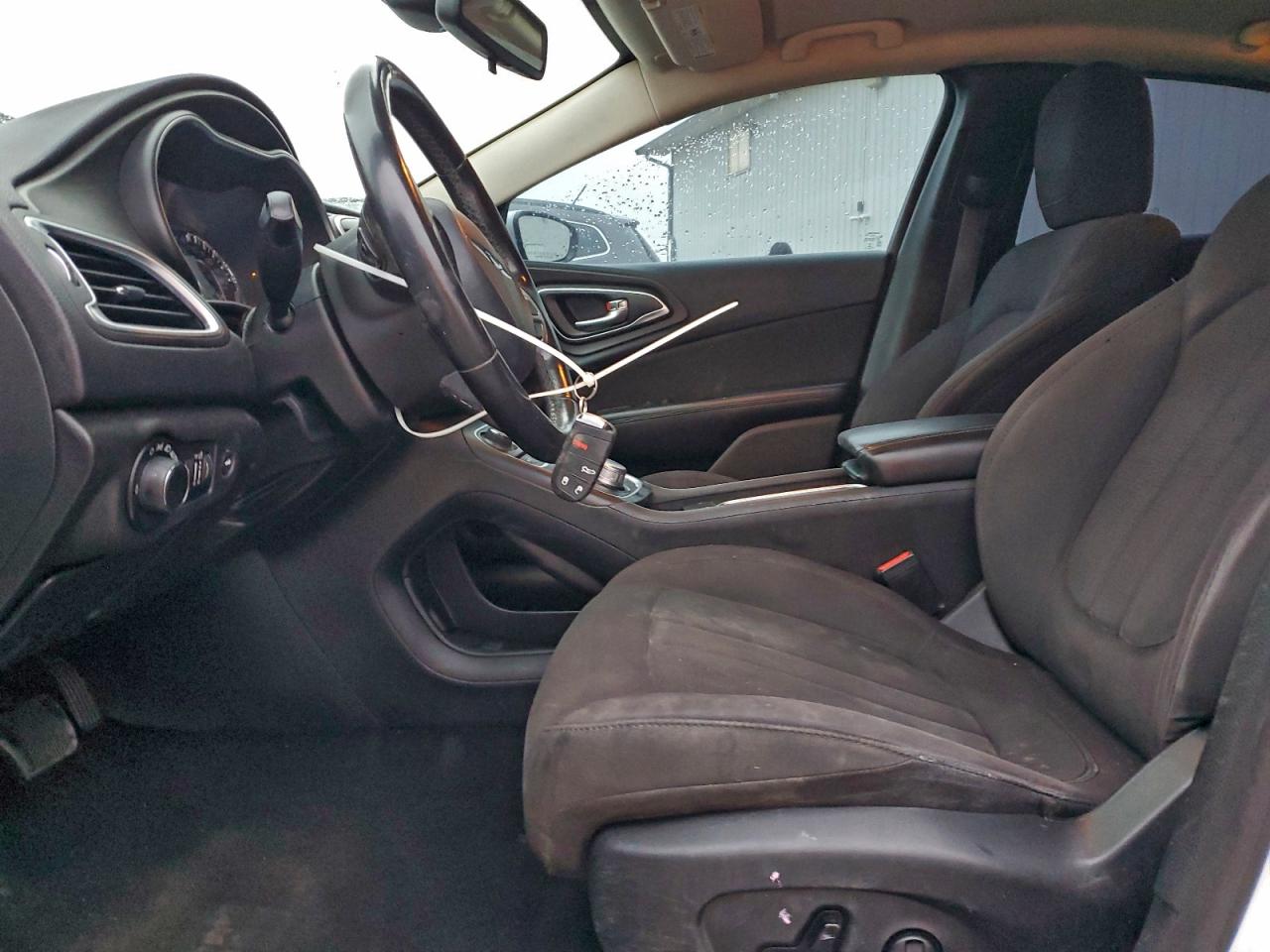 2015 Chrysler 200 Limited VIN: 1C3CCCAB5FN628772 Lot: 93638635