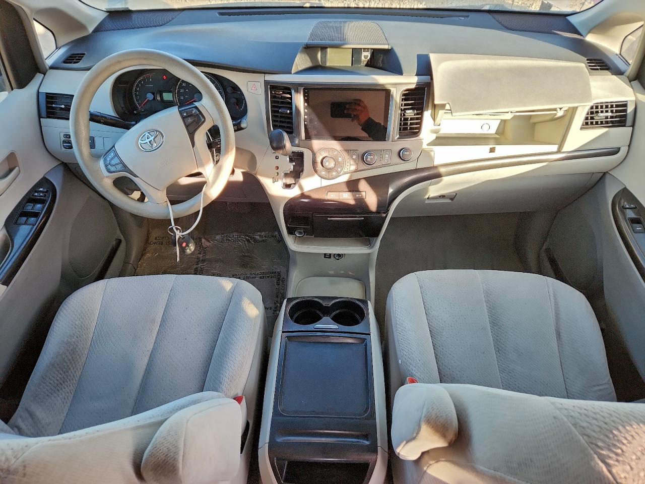 2011 Toyota Sienna Le VIN: 5TDJK3DC4BS017470 Lot: 93521615