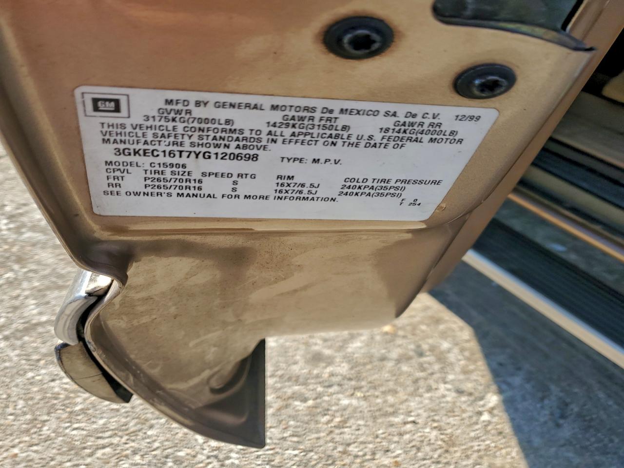 2000 GMC Yukon Xl C1500 VIN: 3GKEC16T7YG120698 Lot: 94149395