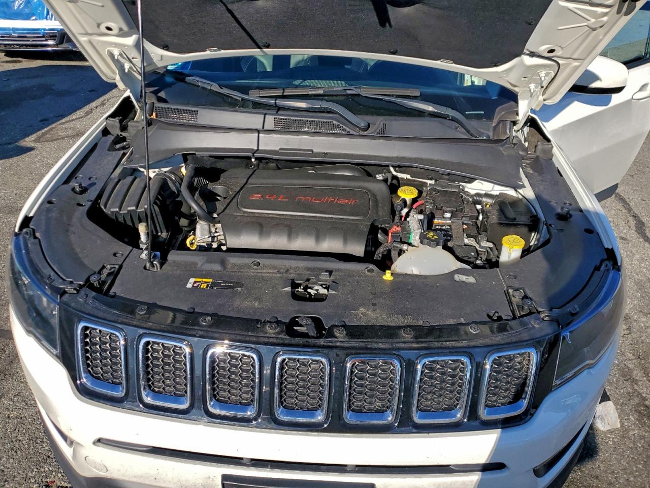 2018 Jeep Compass Latitude VIN: 3C4NJDBBXJT246602 Lot: 93911945