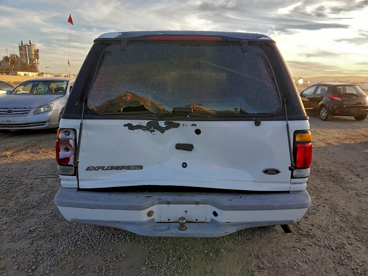 1995 Ford Explorer VIN: 1FMDU32XXSZB61127 Lot: 93644145