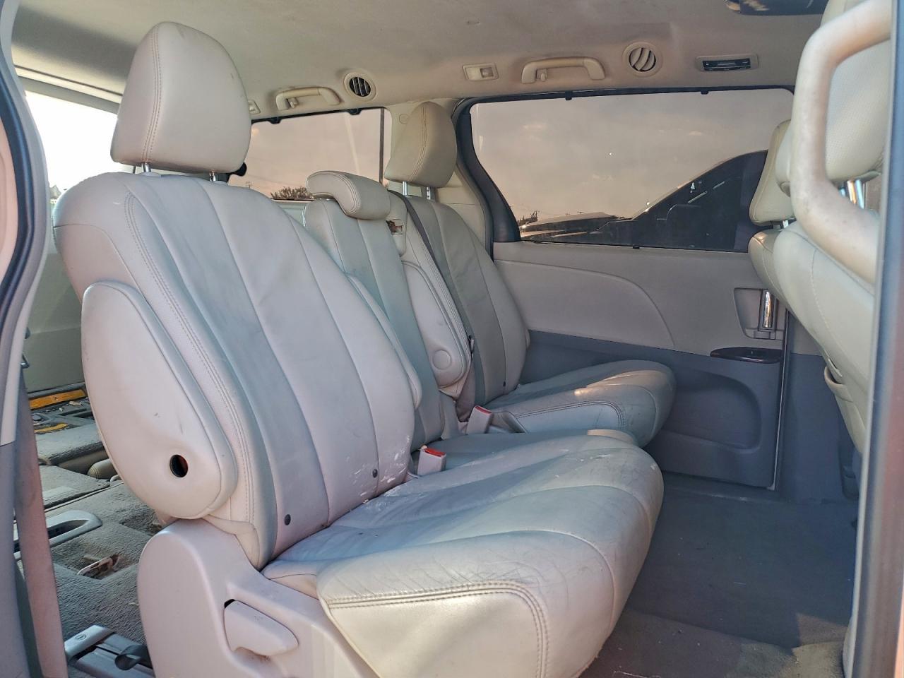 2011 Toyota Sienna Xle VIN: 5TDYK3DC4BS109404 Lot: 92931805