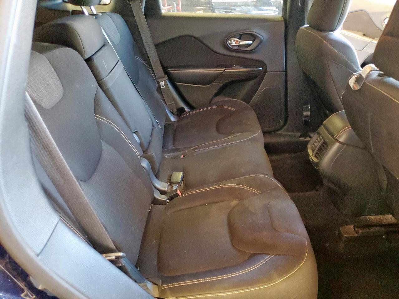 2015 Jeep Cherokee Latitude VIN: 1C4PJLCS4FW542301 Lot: 92736675