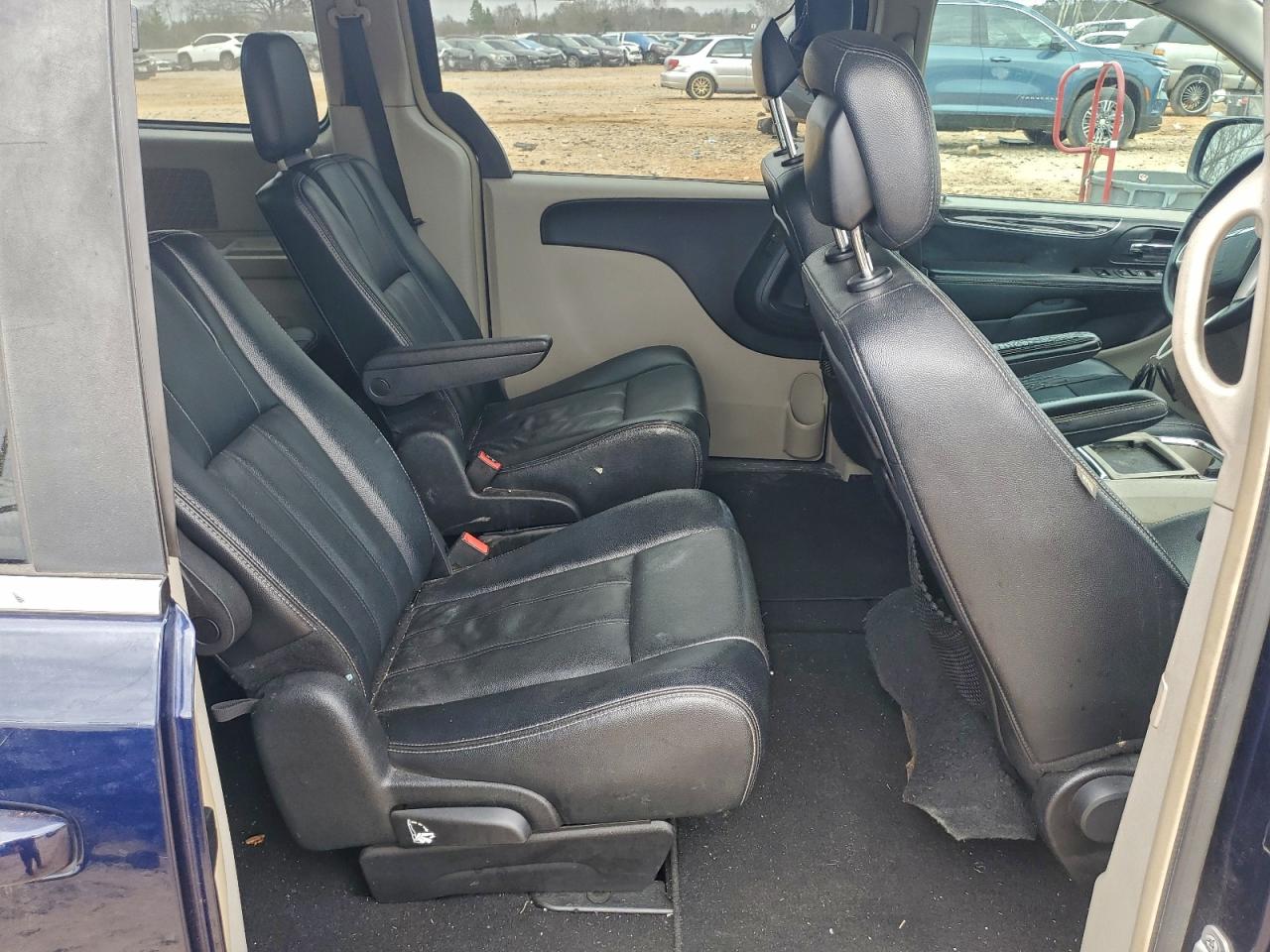 2015 Chrysler Town & Country Touring VIN: 2C4RC1BG1FR696221 Lot: 92634695