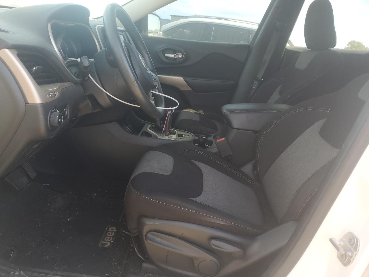 2018 Jeep Cherokee Latitude VIN: 1C4PJLCB7JD566726 Lot: 91573905