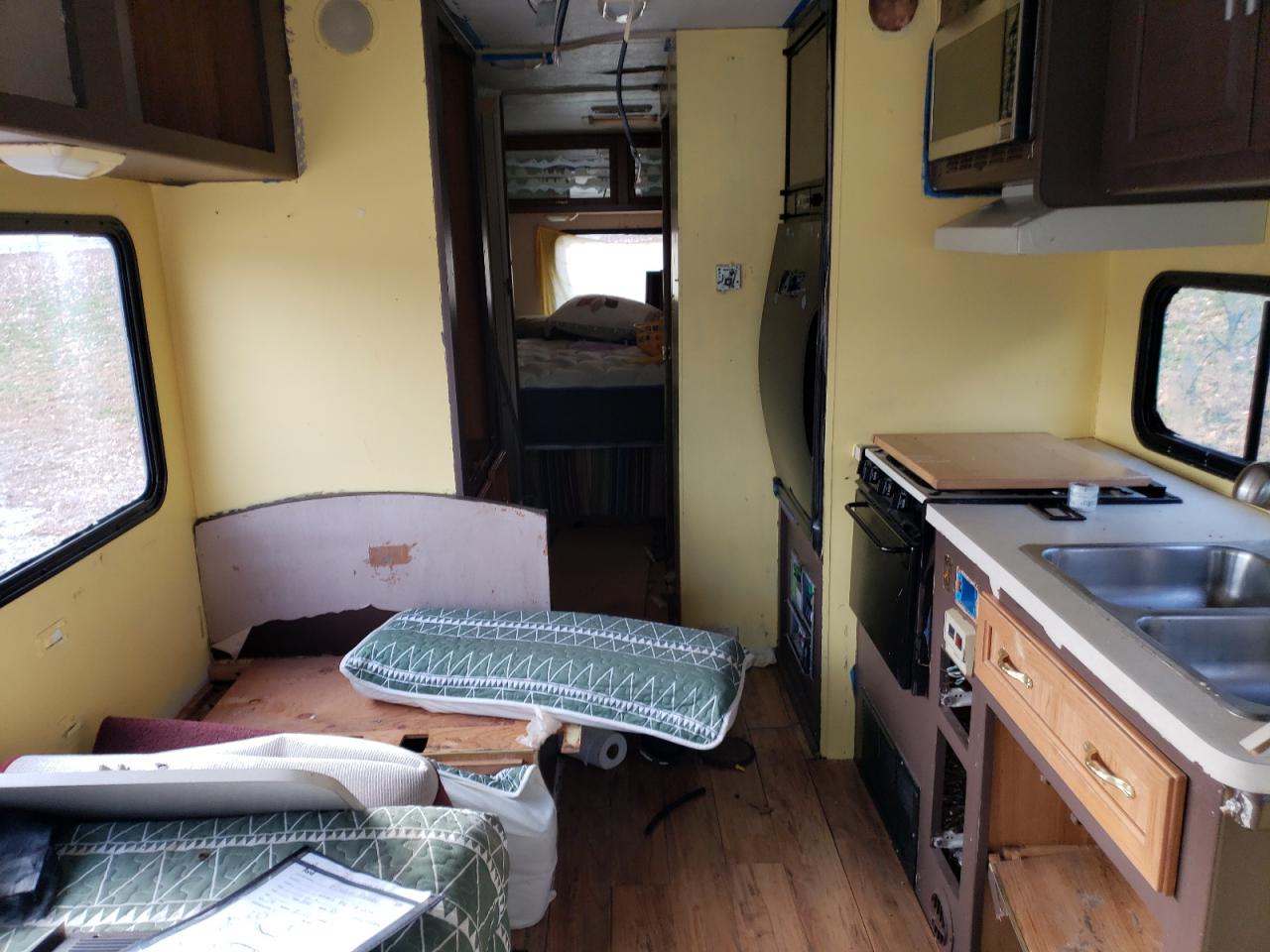 1999 Ford F550 Super Duty Stripped Chassis VIN: 3FCLF53S7XJA27100 Lot: 91028465