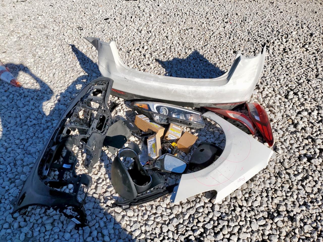 2017 Kia Forte Lx VIN: 3KPFK4A77HE102504 Lot: 90493775