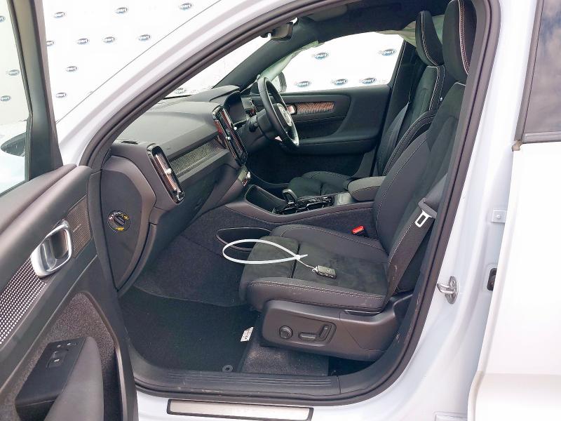 2024 VOLVO XC40 2.0 B3P ULTIMATE DARK 5DR AUTO