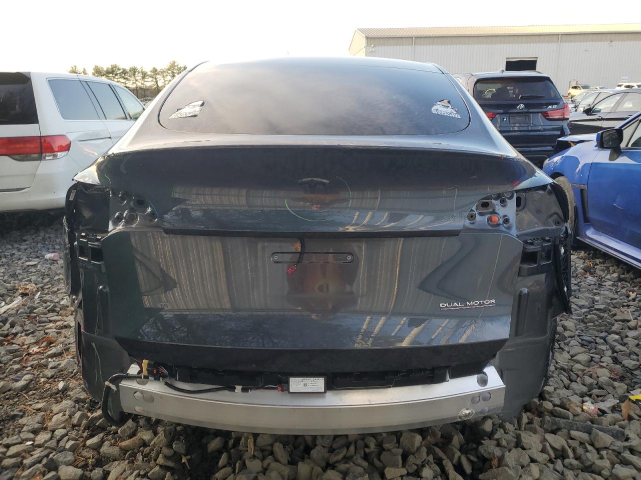 2024 Tesla Model Y VIN: 7SAYGDEF8RA323438 Lot: 93297575