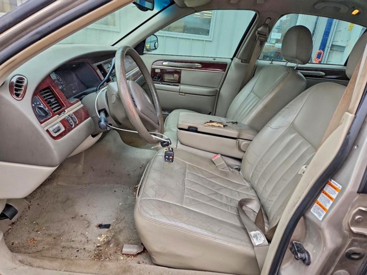 2003 Lincoln Town Car Executive VIN: 1LNHM81W13Y606384 Lot: 94054245