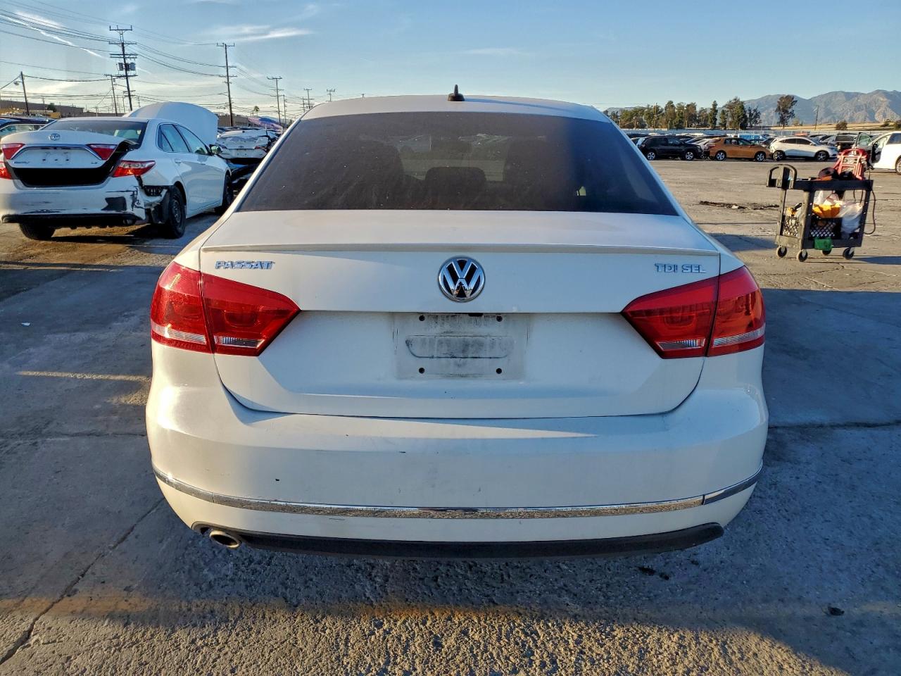 2013 Volkswagen Passat Sel VIN: 1VWCN7A35DC021170 Lot: 93982855