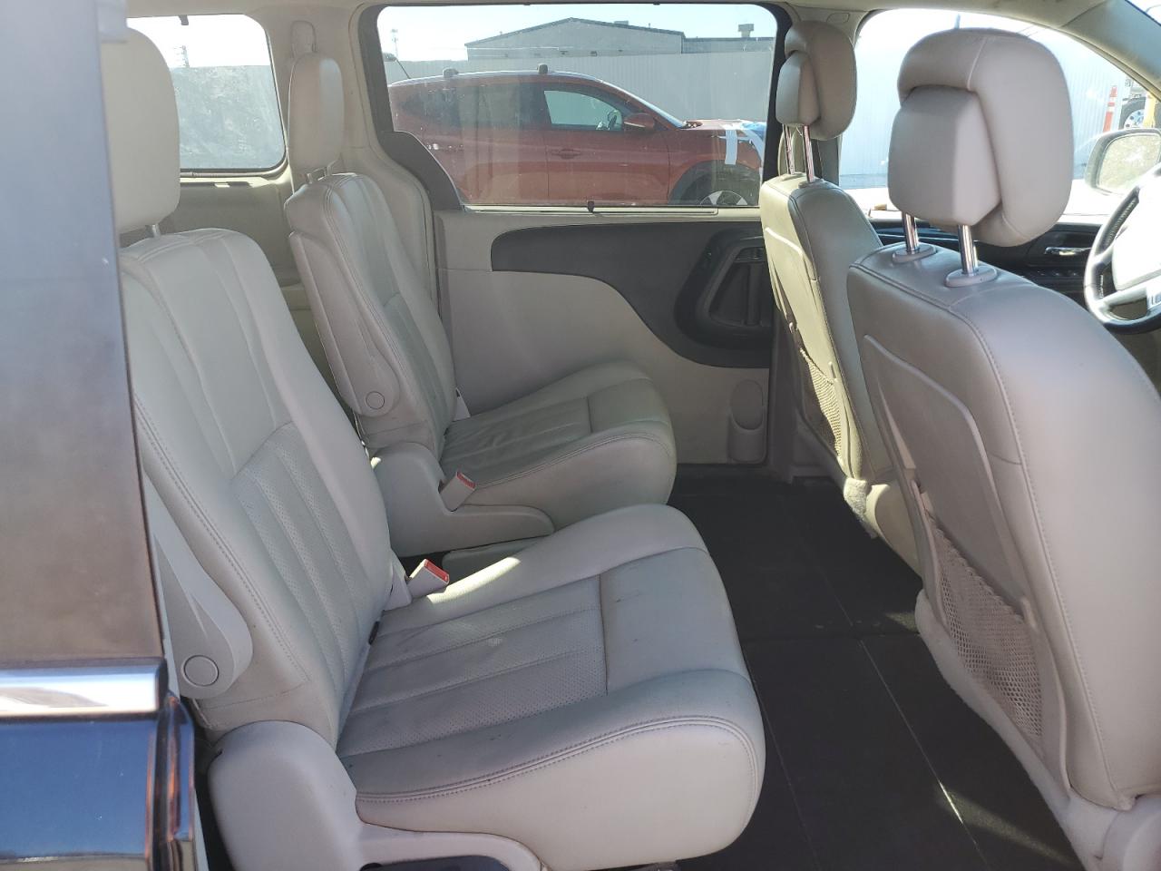 2011 Chrysler Town & Country Touring L VIN: 2A4RR8DG2BR713620 Lot: 92407445