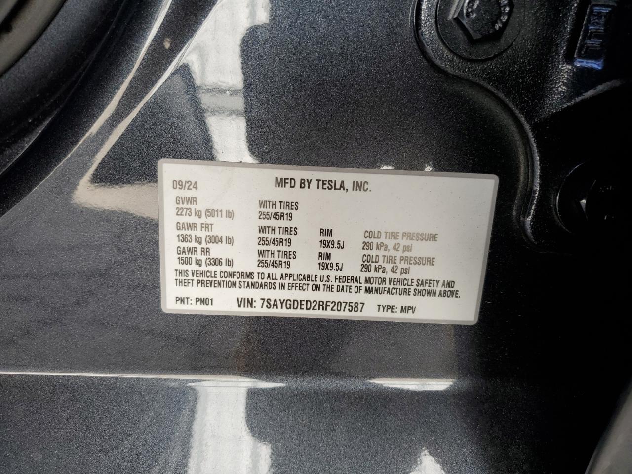 2024 Tesla Model Y VIN: 7SAYGDED2RF207587 Lot: 92103475