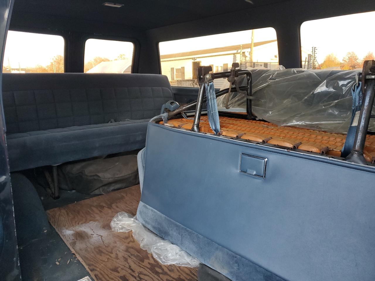 1988 Ford Econoline E250 VIN: 1FBHE21H9JHC04470 Lot: 92865825