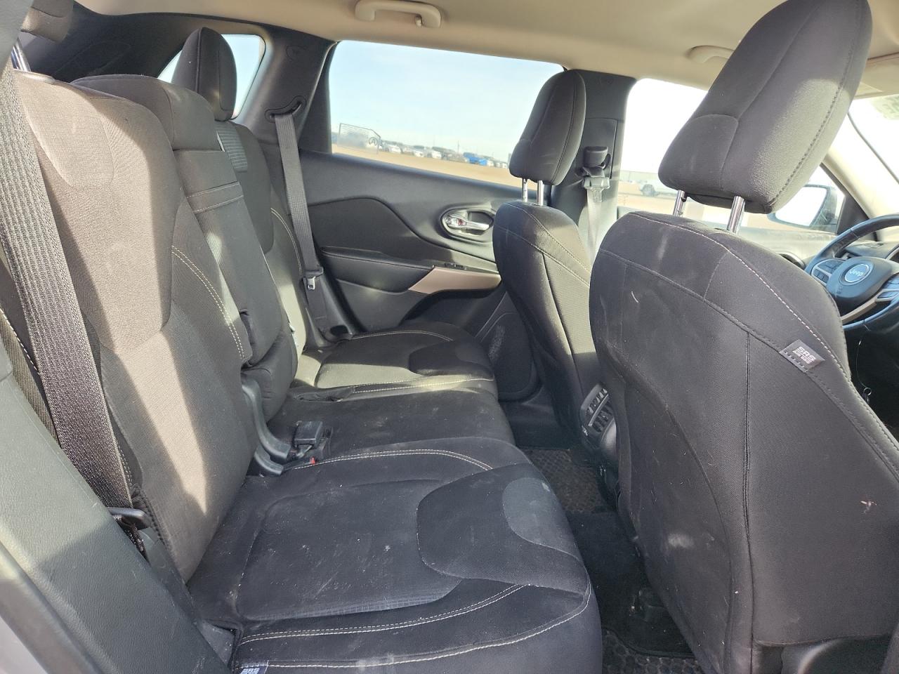 2018 Jeep Cherokee Latitude VIN: 1C4PJMCX0JD516204 Lot: 92529375