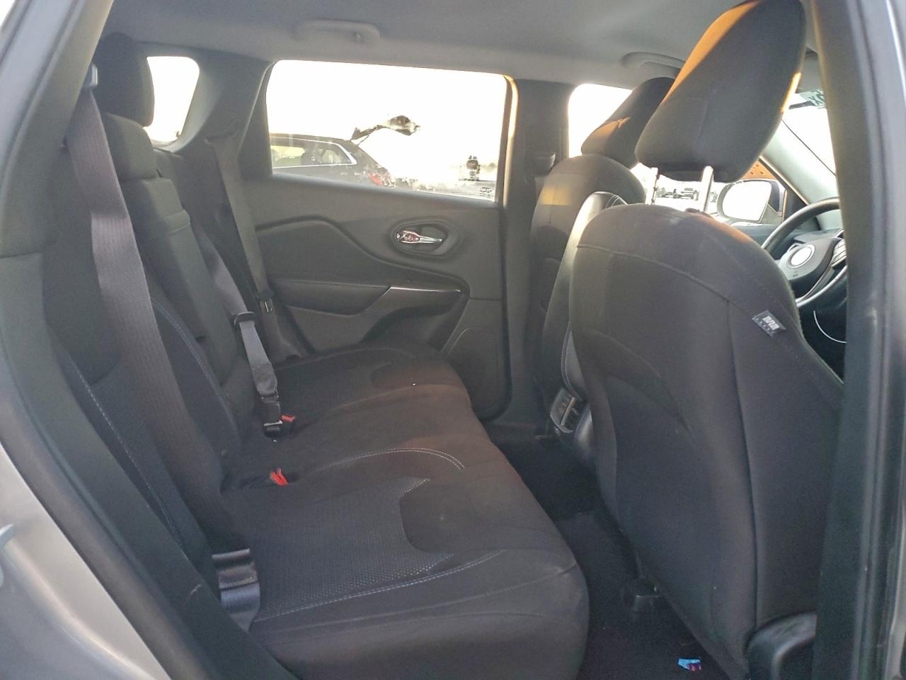 2019 Jeep Cherokee Latitude VIN: 1C4PJLCX3KD266338 Lot: 94274465