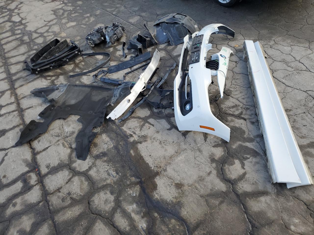 Фото: WBA8B7G53HNU37140