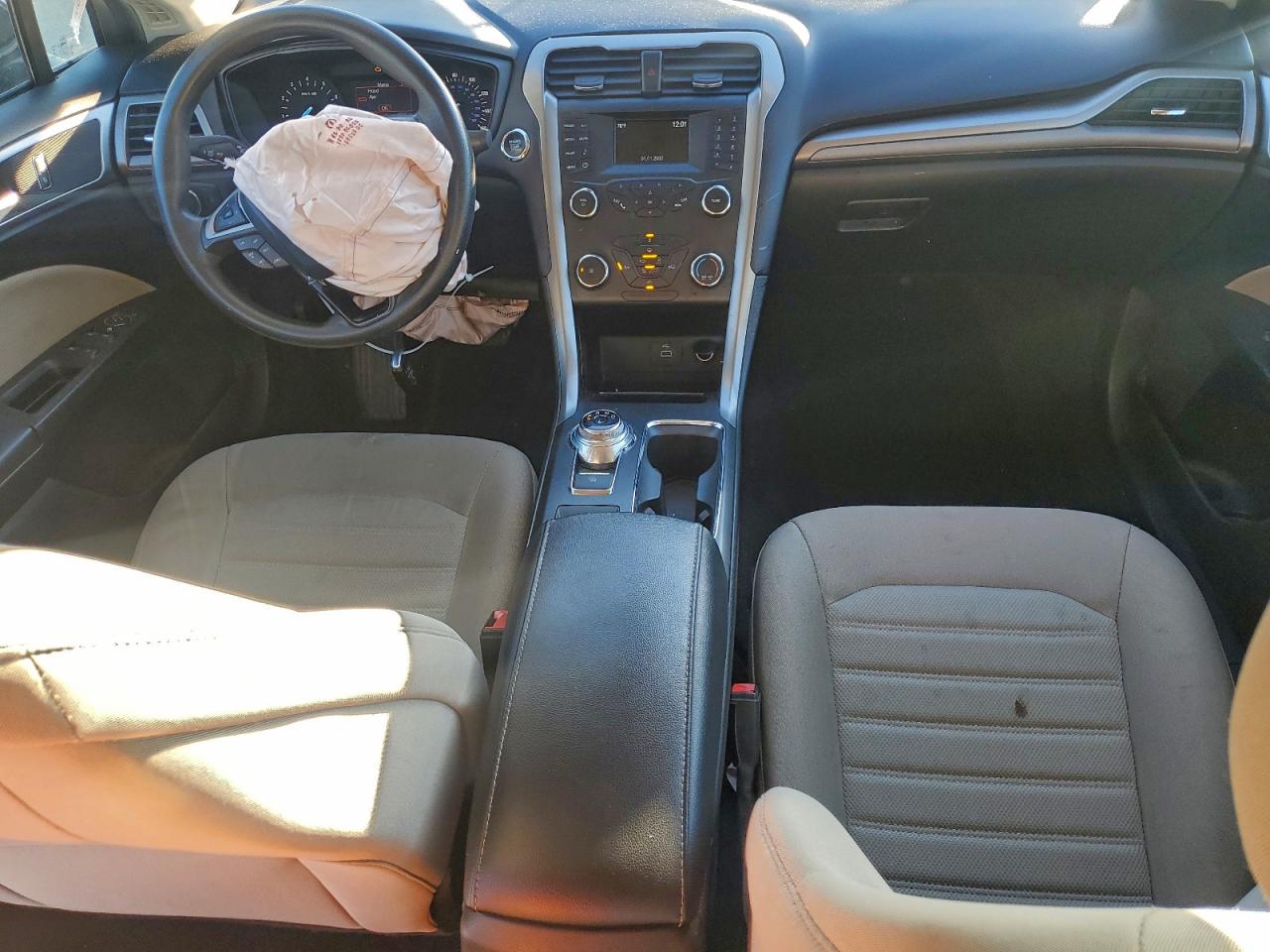 2019 Ford Fusion S VIN: 3FA6P0G76KR267208 Lot: 94218985