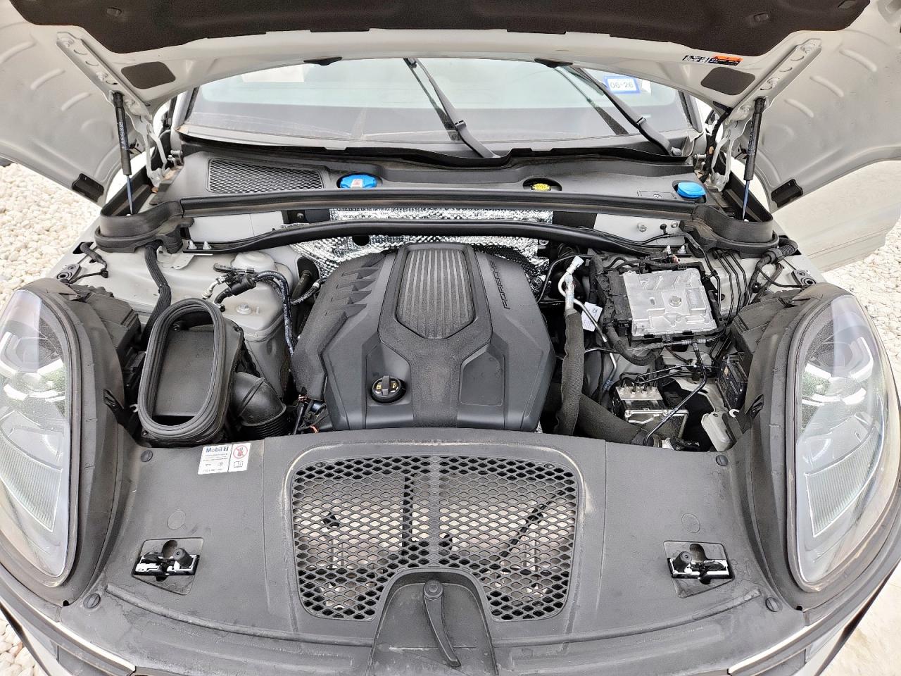 2024 Porsche Macan Base VIN: WP1AA2A57RLB07743 Lot: 93210315