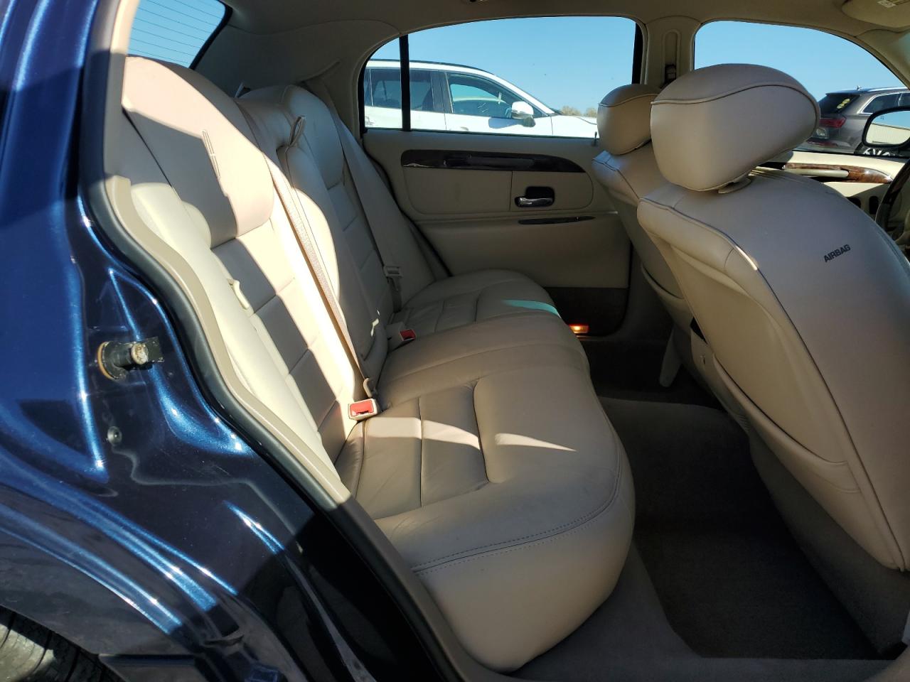 2002 Lincoln Town Car Signature VIN: 1LNHM82W02Y615865 Lot: 91228635