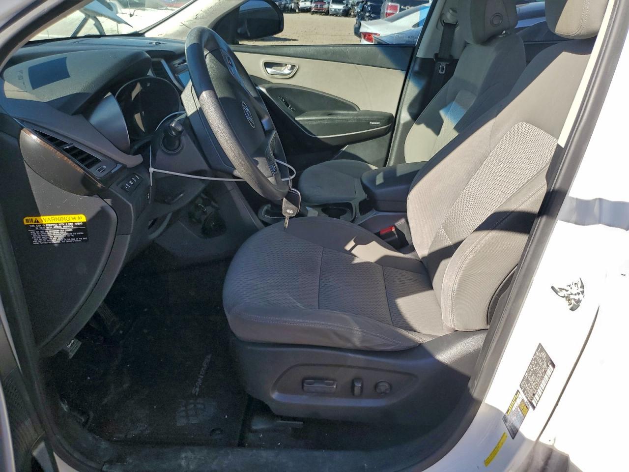 2017 Hyundai Santa Fe Se VIN: KM8SMDHF8HU227997 Lot: 94508375