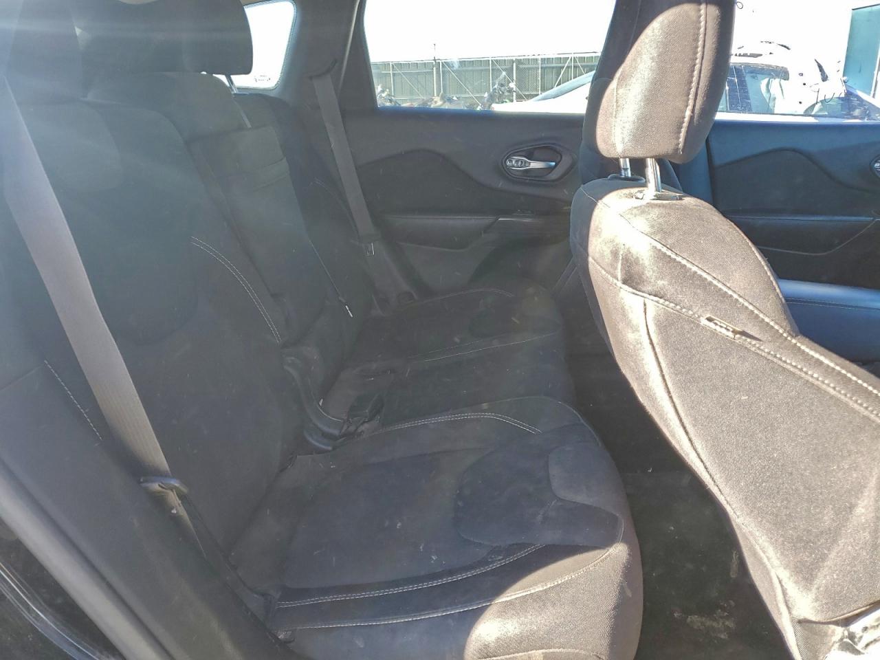 2015 Jeep Cherokee Latitude VIN: 1C4PJLCBXFW662944 Lot: 94571335