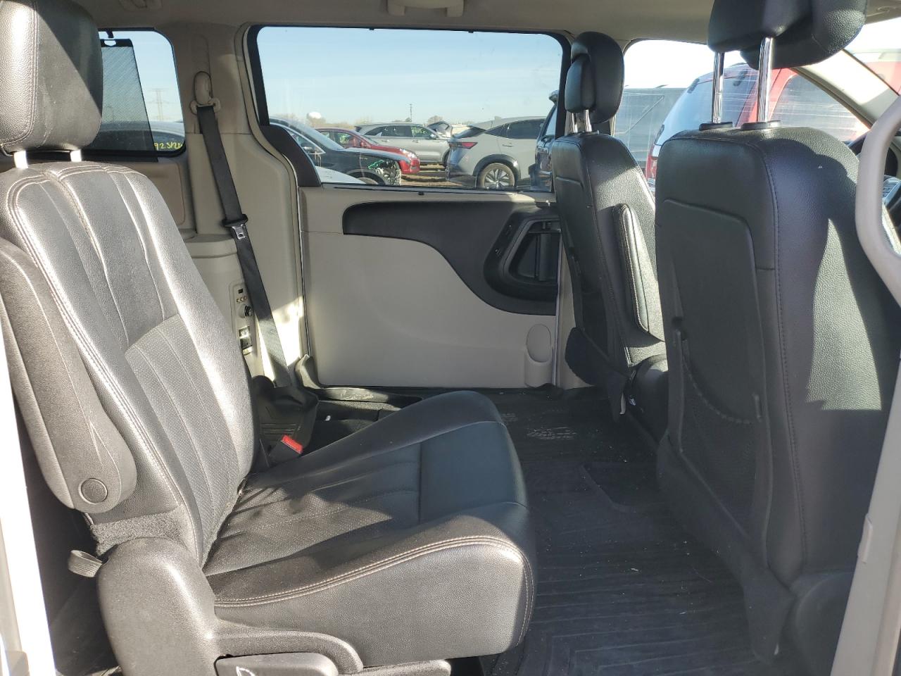 2016 Chrysler Town & Country Touring L VIN: 2C4RC1CG4GR306339 Lot: 92690155