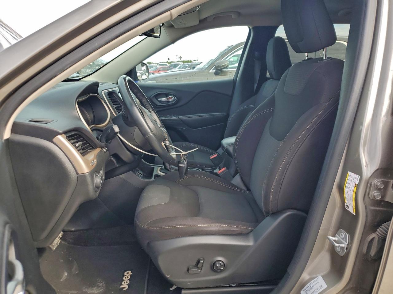 2017 Jeep Cherokee Latitude VIN: 1C4PJLCB6HW535160 Lot: 94556915