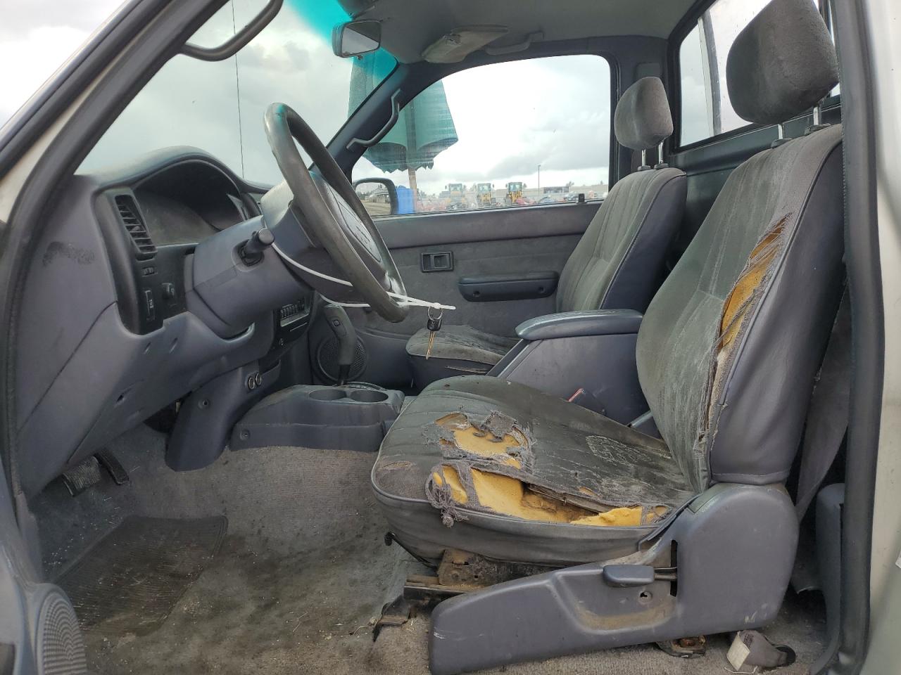 2000 Toyota Tacoma Prerunner VIN: 5TENM92NXYZ704628 Lot: 92750285