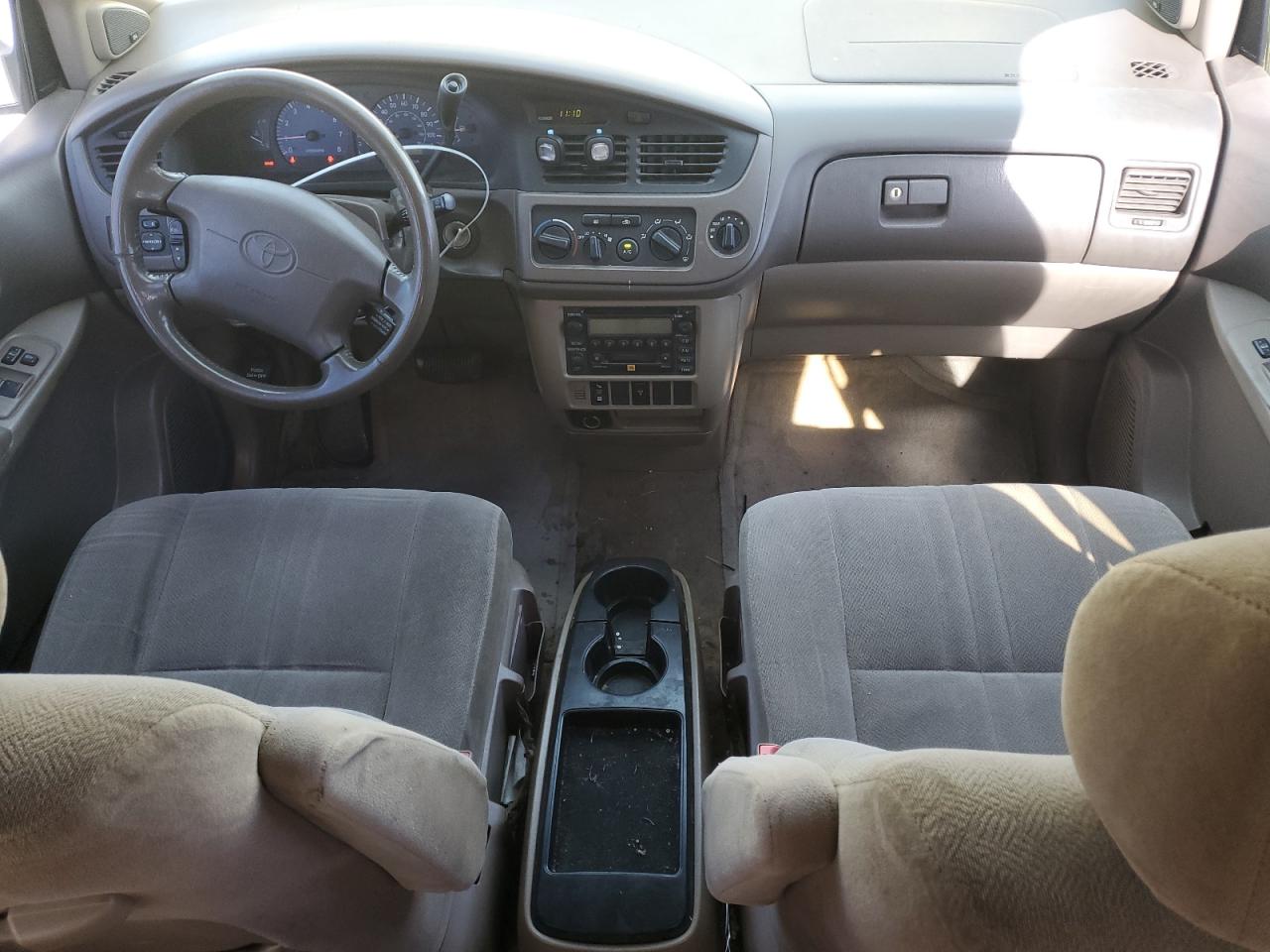 2002 Toyota Sienna Le VIN: 4T3ZF13C02U440218 Lot: 92324385