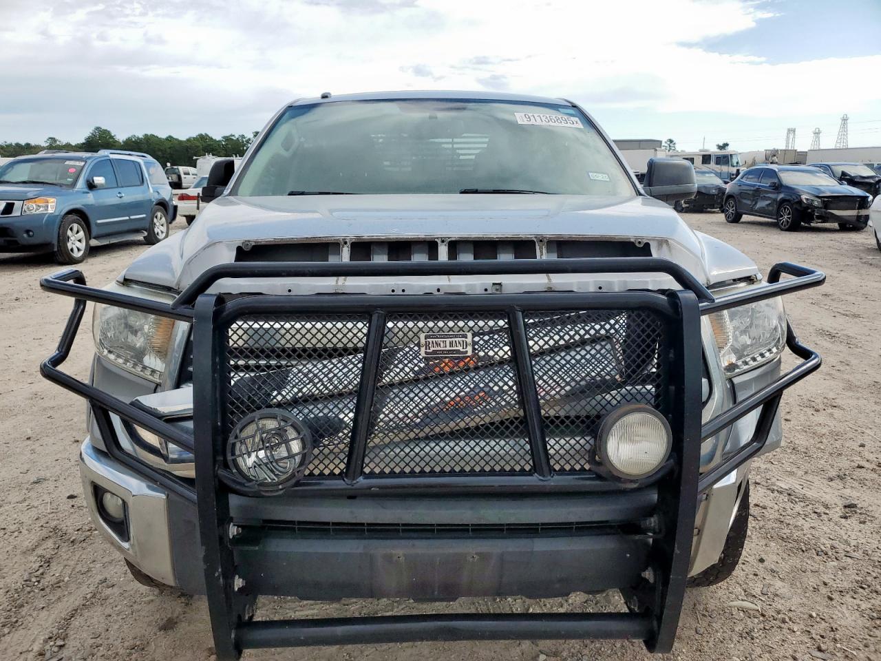 Фото: 5TFDW5F1XHX646050