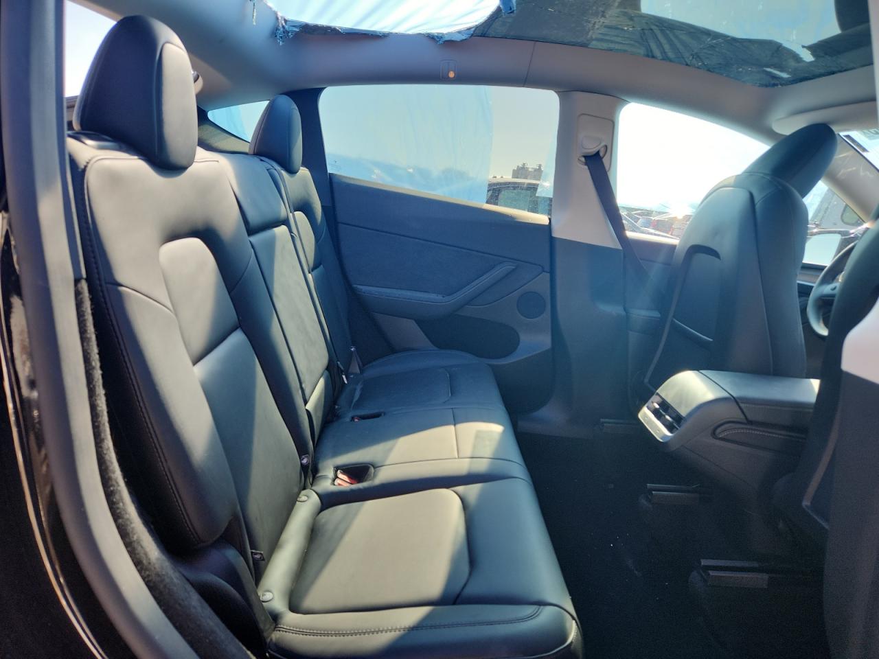 2025 Tesla Model Y VIN: 7SAYGDEE9SF305918 Lot: 84817505