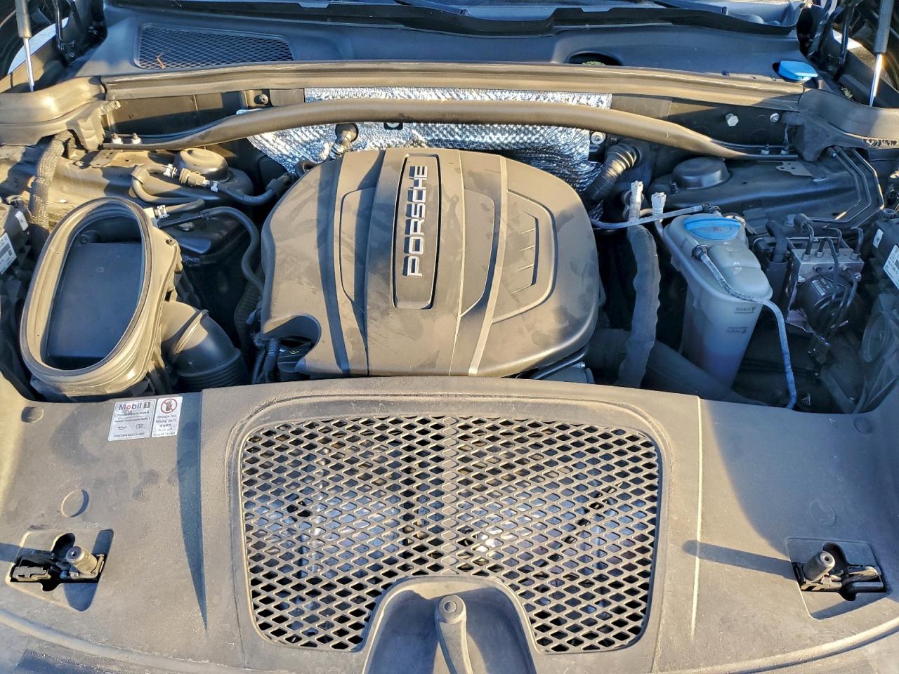 2018 Porsche Macan VIN: WP1AA2A51JLB18211 Lot: 92765495