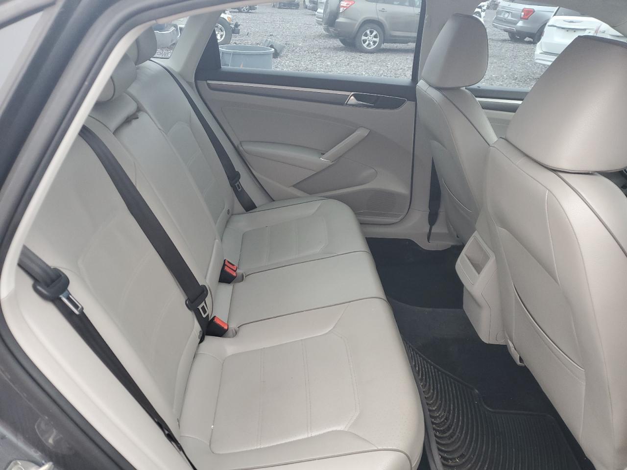 2018 Volkswagen Passat S VIN: 1VWAA7A33JC009517 Lot: 93477585