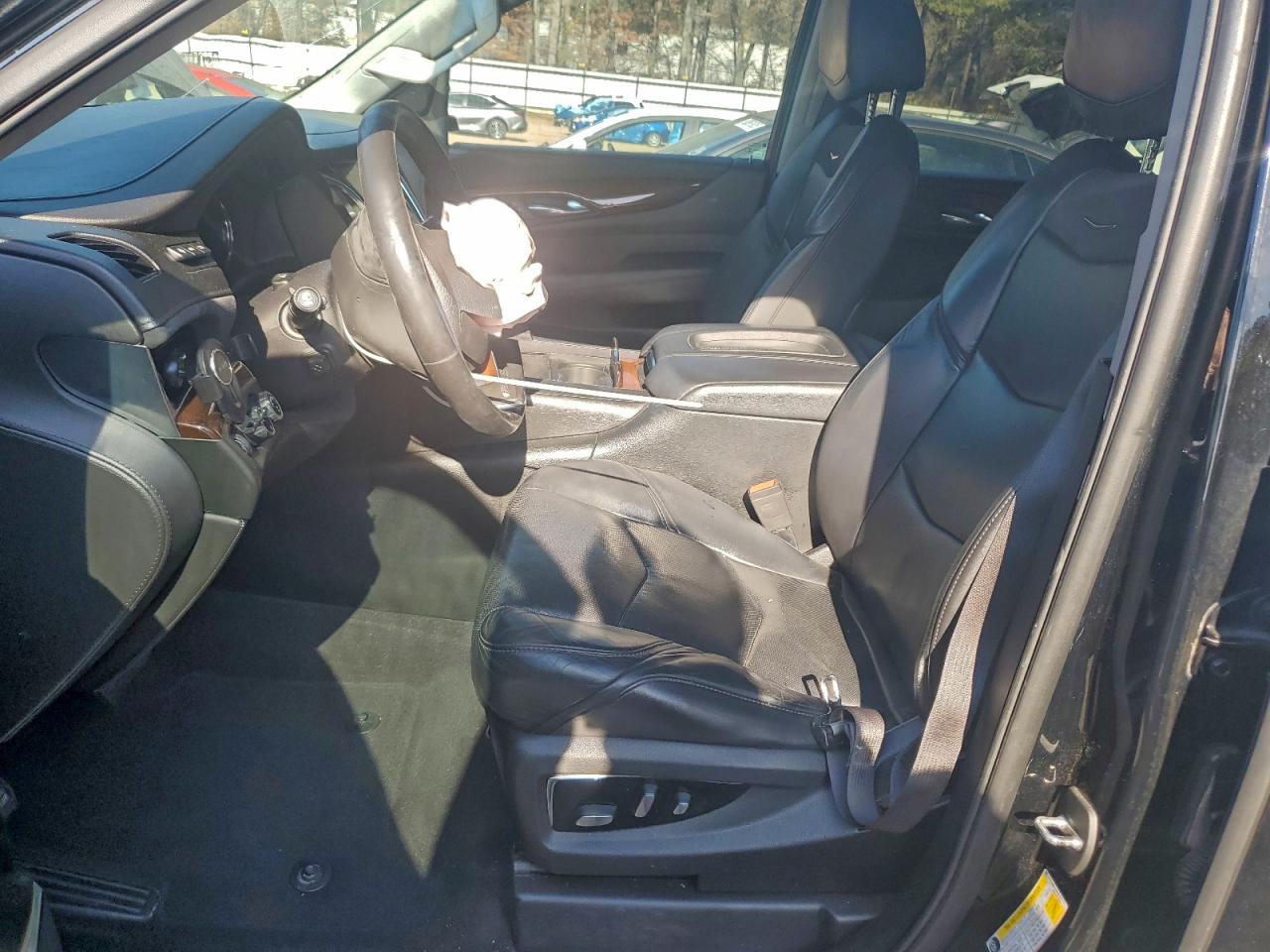 2019 Cadillac Escalade Luxury VIN: 1GYS4BKJ1KR137777 Lot: 94124045