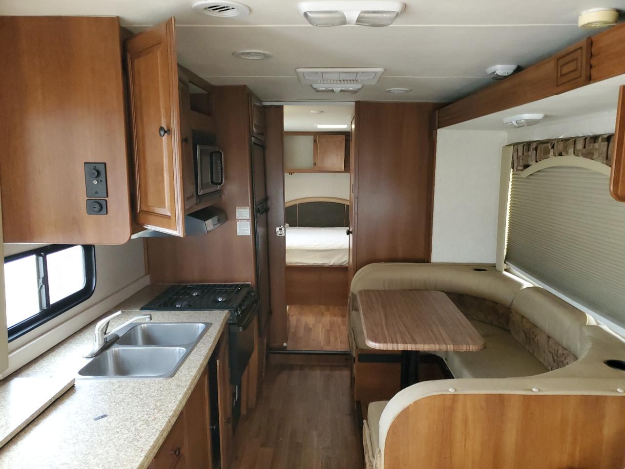 2013 Coachmen Leprechaun - Camper VIN: 1FDXE4FS1BDB28111 Lot: 90855495