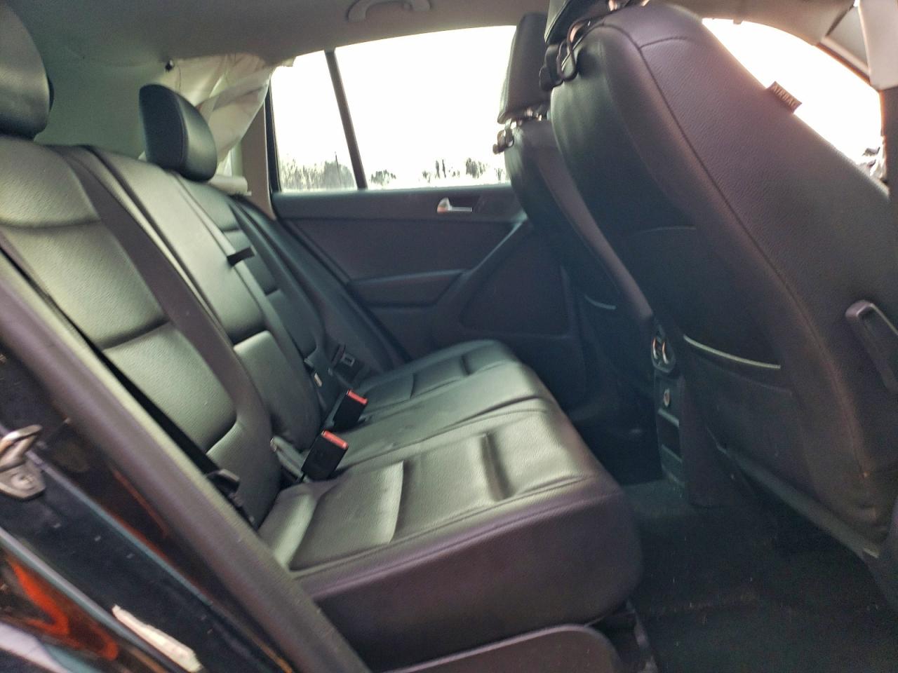 2017 Volkswagen Tiguan Wolfsburg VIN: WVGSV7AX5HK008296 Lot: 93389835