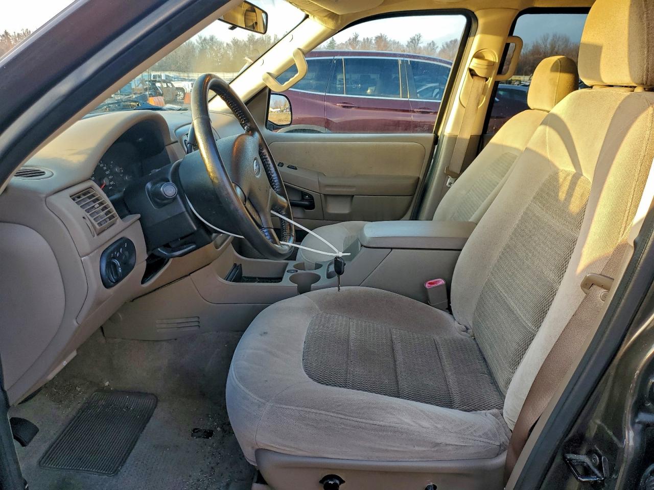 2005 Ford Explorer Xlt VIN: 1FMZU73E95ZA02906 Lot: 94087825