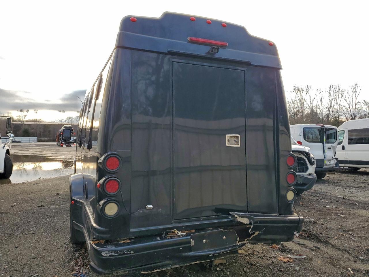 2015 Ford Econoline E350 Super Duty Cutaway Van VIN: 1FDWE3FL2FDA23100 Lot: 85410355