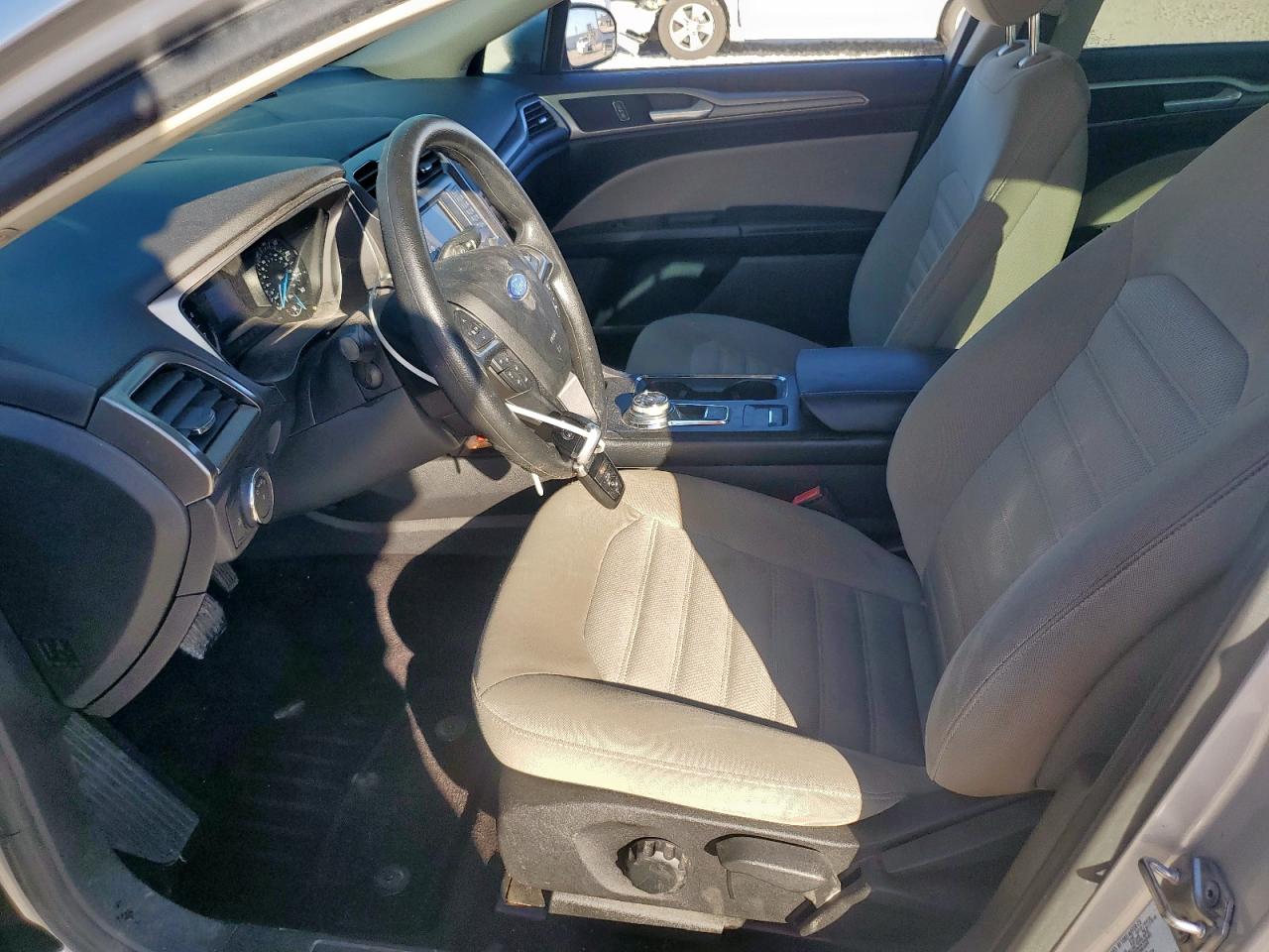 2017 Ford Fusion S VIN: 3FA6P0G71HR206597 Lot: 92365165