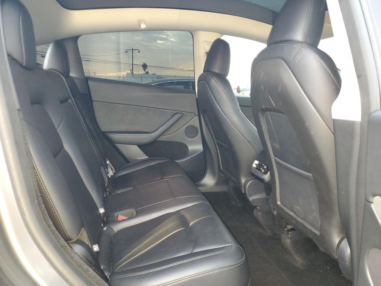 2024 Tesla Model Y VIN: 7SAYGDED7RF201235 Lot: 92671625