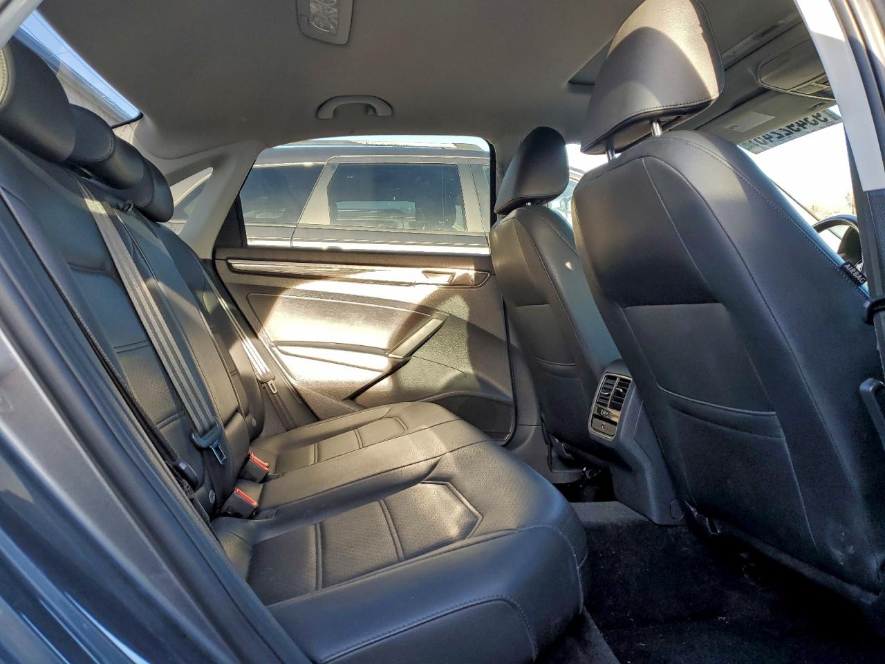 2018 Volkswagen Passat Se VIN: 1VWBA7A36JC025697 Lot: 93492245