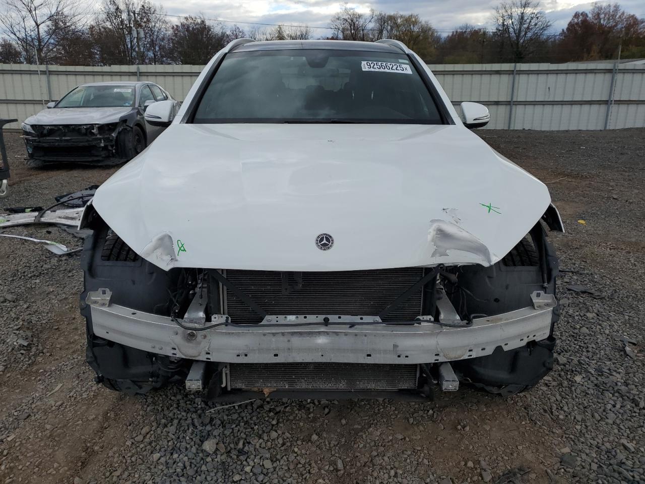 Фото: WDC0G4KB9KF556349