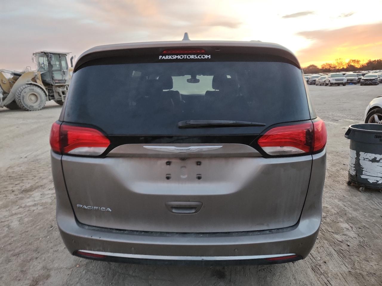 2017 Chrysler Pacifica Touring L VIN: 2C4RC1BG2HR536013 Lot: 92439705