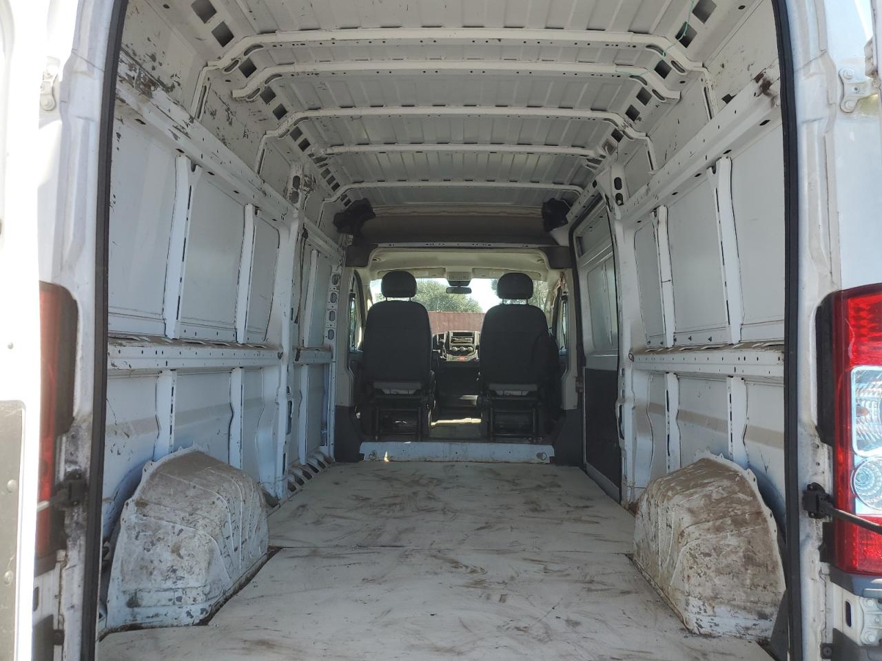 2017 Ram Promaster 2500 Delivery Van VIN: 3C6TRVDG8HE548393 Lot: 92231445